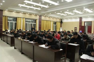 吳起縣公安局交警大隊召開2019年春運駕駛員交通安全教育培訓(xùn)會